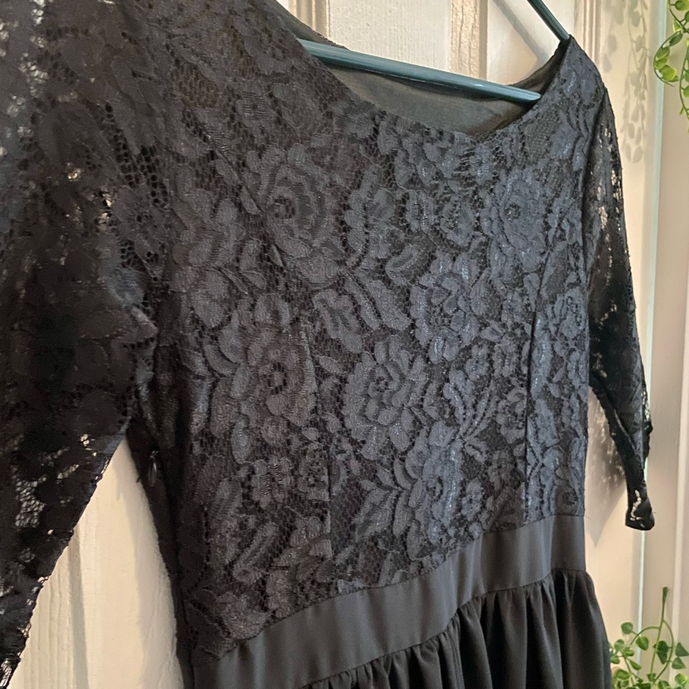 🖤 Floor Length Flowy Dress 🖤 - Picture 6 of 11
